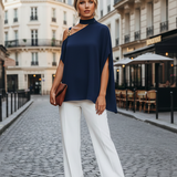 Blusa Bee Elegante, fabricada em Itália, com alça decorativa dourada