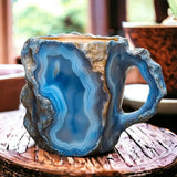 Copo de café em cristais minerais