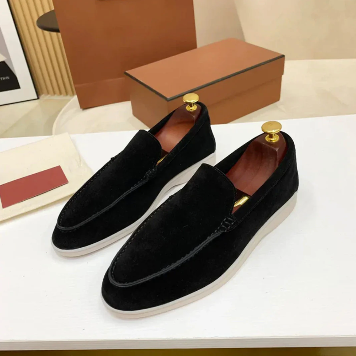 Mocassins clássicos em camurça