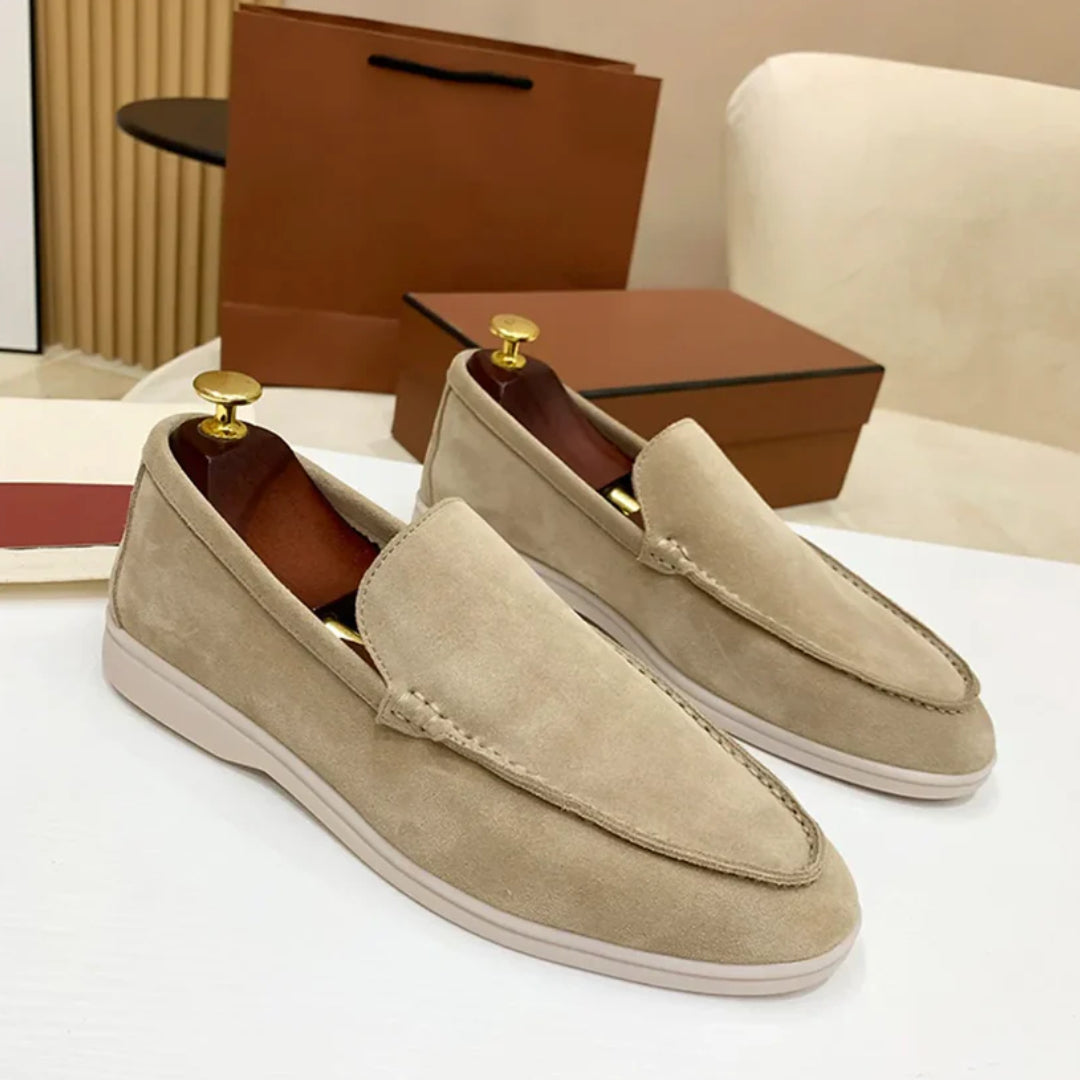 Mocassins clássicos em camurça