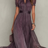 Flávia | Vestido longo elegante em roxo com decote em gota e renda
