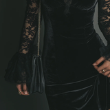 Melani | Vestido Mini de Veludo e Renda Lua