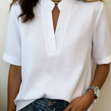 Margaux | Blusa Elegante com Decote em V e Detalhe Dourado