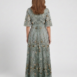 Élodie | Vestido maxi com bordado e decote em V