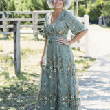 Élodie | Vestido maxi com bordado e decote em V