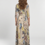 Karoline | Maxi vestido com flores de carteira e mangas três quartos