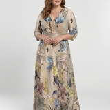 Karoline | Maxi vestido com flores de carteira e mangas três quartos
