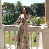 Karoline | Maxi vestido com flores de carteira e mangas três quartos