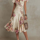 Roupão midi de cetim com padrão floral, elegante e de estilo retro